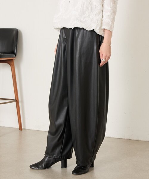 BEARDSLEY(ビアズリー)の「《ZOZO先行予約開始》フェイクレザーバレルパンツ(その他パンツ・レディース・ブラック・1/0)」の10枚目の写真