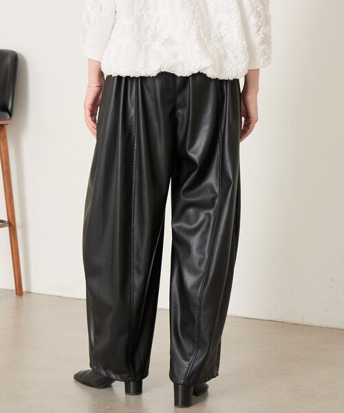 BEARDSLEY(ビアズリー)の「《ZOZO先行予約開始》フェイクレザーバレルパンツ(その他パンツ・レディース・ブラック・1/0)」の9枚目の写真