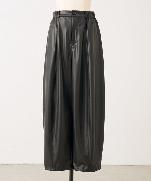 BEARDSLEY(ビアズリー)の「フェイクレザーバレルパンツ(その他パンツ・レディース・ブラック・1/0)」の4枚目の写真