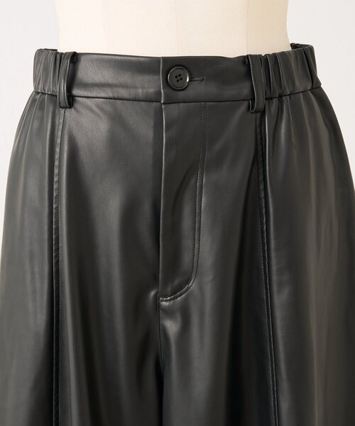 BEARDSLEY(ビアズリー)の「フェイクレザーバレルパンツ(その他パンツ・レディース・ブラック・1/0)」の8枚目の写真