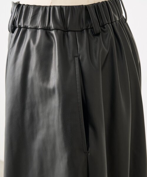 BEARDSLEY(ビアズリー)の「フェイクレザーバレルパンツ(その他パンツ・レディース・ブラック・1/0)」の10枚目の写真