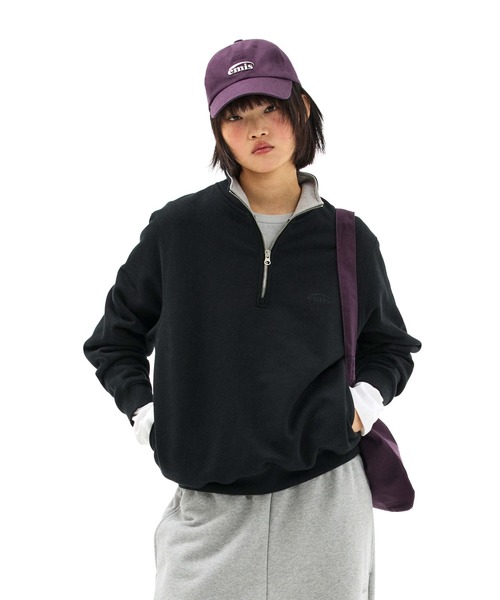 EMIS(イミス)の「MONO LOGO HALF-ZIP SWEATSHIRT(スウェット・レディース・クリーム/ネイビー/ブラック・MEDIUM/SMALL/LARGE)」の1枚目の写真
