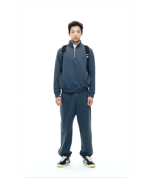 EMIS(イミス)の「MONO LOGO HALF-ZIP SWEATSHIRT(スウェット・レディース・クリーム/ネイビー/ブラック・MEDIUM/SMALL/LARGE)」の6枚目の写真