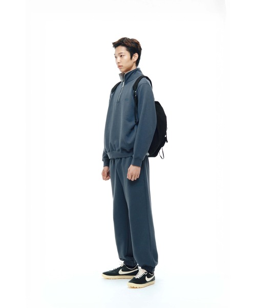 EMIS(イミス)の「MONO LOGO HALF-ZIP SWEATSHIRT(スウェット・レディース・クリーム/ネイビー/ブラック・MEDIUM/SMALL/LARGE)」の7枚目の写真