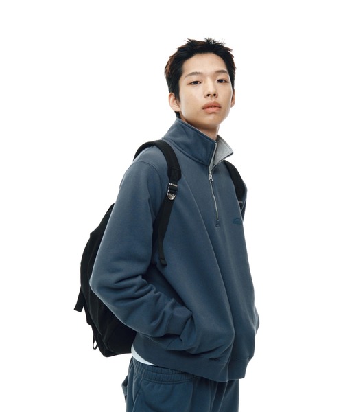 EMIS(イミス)の「MONO LOGO HALF-ZIP SWEATSHIRT(スウェット・レディース・クリーム/ネイビー/ブラック・MEDIUM/SMALL/LARGE)」の5枚目の写真