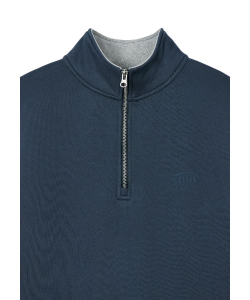 EMIS(イミス)の「MONO LOGO HALF-ZIP SWEATSHIRT(スウェット・レディース・クリーム/ネイビー/ブラック・MEDIUM/SMALL/LARGE)」の11枚目の写真