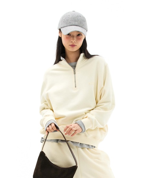 EMIS(イミス)の「MONO LOGO HALF-ZIP SWEATSHIRT(スウェット・レディース・クリーム/ネイビー/ブラック・MEDIUM/SMALL/LARGE)」の20枚目の写真