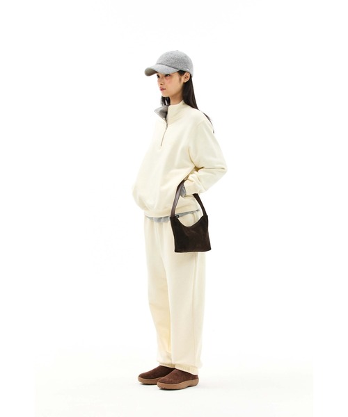 EMIS(イミス)の「MONO LOGO HALF-ZIP SWEATSHIRT(スウェット・レディース・クリーム/ネイビー/ブラック・MEDIUM/SMALL/LARGE)」の22枚目の写真