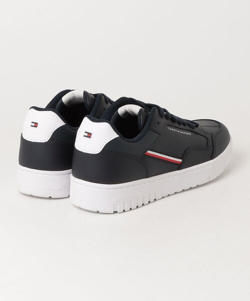 TOMMY HILFIGER(トミーヒルフィガー)の「バスケット コーポレート ストライプ スニーカー(スニーカー・メンズ・ネイビー・26.5cm/28cm/27.5cm/26cm)」の2枚目の写真