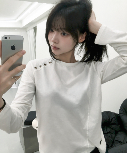 FUZZY SCAN(ファジスキャン)の「切替えアイレットロングスリーブ 全3色(Tシャツ/カットソー・レディース・ライトグレー/ブラック/アイボリー・ONE SIZE)」の5枚目の写真