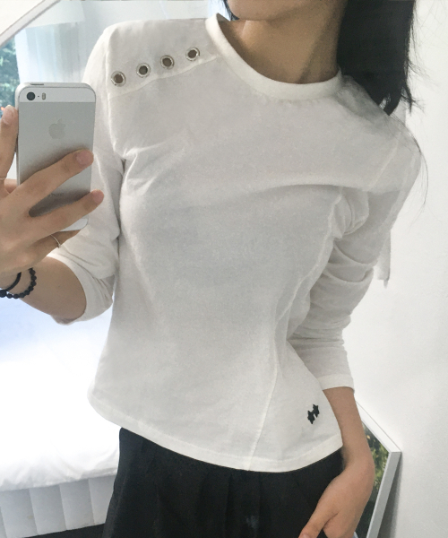 FUZZY SCAN(ファジスキャン)の「切替えアイレットロングスリーブ 全3色(Tシャツ/カットソー・レディース・ライトグレー/ブラック/アイボリー・ONE SIZE)」の6枚目の写真