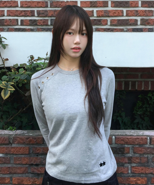 FUZZY SCAN(ファジスキャン)の「切替えアイレットロングスリーブ 全3色(Tシャツ/カットソー・レディース・ライトグレー/ブラック/アイボリー・ONE SIZE)」の7枚目の写真