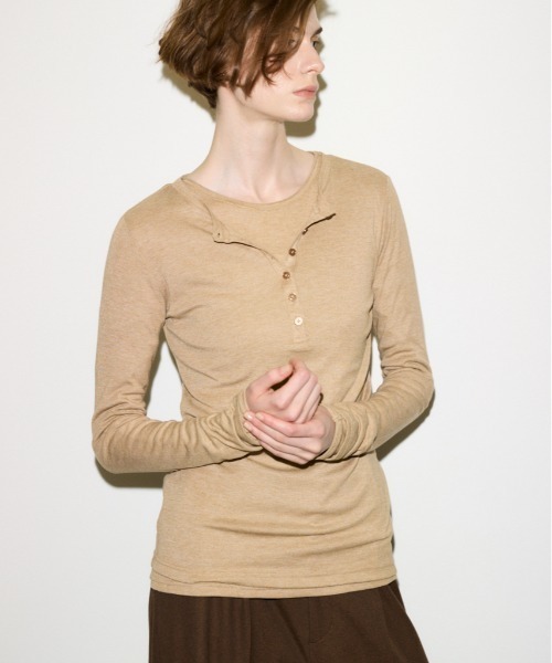 THROW by SLY(スローバイスライ)の「SHEER FINE FIT HENLEY TOPS シアーファインフィットヘンリートップス 秋服(Tシャツ/カットソー・レディース・ブルー/杢グレー/ベージュ/バーガンディー/ブラック・FREE)」の3枚目の写真