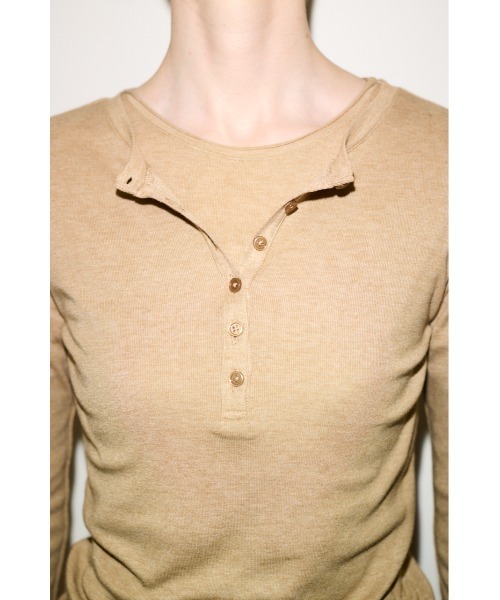 THROW by SLY(スローバイスライ)の「SHEER FINE FIT HENLEY TOPS シアーファインフィットヘンリートップス 秋服(Tシャツ/カットソー・レディース・ブルー/杢グレー/ベージュ/バーガンディー/ブラック・FREE)」の7枚目の写真