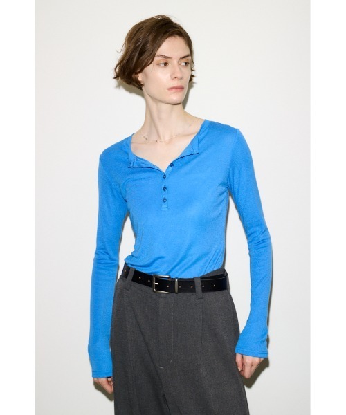 THROW by SLY(スローバイスライ)の「SHEER FINE FIT HENLEY TOPS シアーファインフィットヘンリートップス 秋服(Tシャツ/カットソー・レディース・ブルー/杢グレー/ベージュ/バーガンディー/ブラック・FREE)」の14枚目の写真