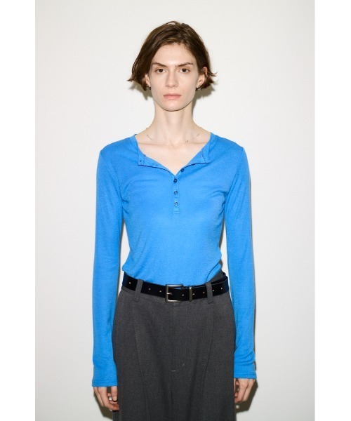 THROW by SLY(スローバイスライ)の「SHEER FINE FIT HENLEY TOPS シアーファインフィットヘンリートップス 秋服(Tシャツ/カットソー・レディース・ブルー/杢グレー/ベージュ/バーガンディー/ブラック・FREE)」の16枚目の写真