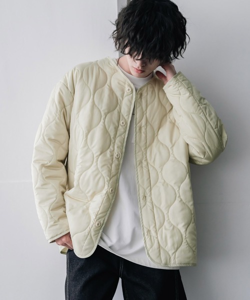 Rocky Monroe(ロッキーモンロー)の「オーバーサイズ M-65中綿キルティングライナーノーカラージャケット(ブルゾン・メンズ・ベージュ/ブラック/オフホワイト/カーキ・XL/L/M)」の2枚目の写真