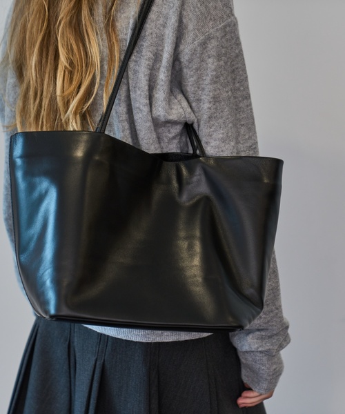 GRIDAJ(クリダジェイ)の「Lucent Leather Everyday Shoulder Bag _ black(ショルダーバッグ・レディース・ブラック・FREE)」の1枚目の写真