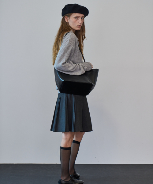 GRIDAJ(クリダジェイ)の「Lucent Leather Everyday Shoulder Bag _ black(ショルダーバッグ・レディース・ブラック・FREE)」の5枚目の写真