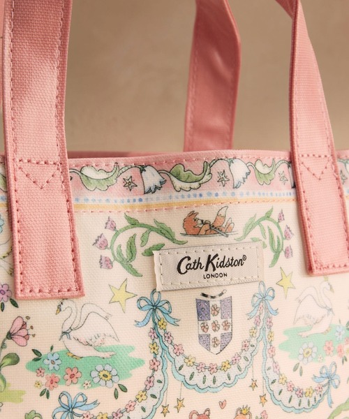 Cath Kidston(キャスキッドソン)の「スモール ブックバッグ Fable Ditsy(トートバッグ・レディース・クリーム・FREE)」の2枚目の写真