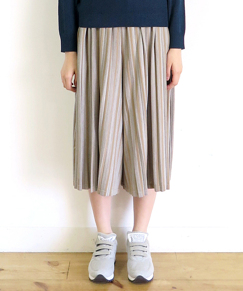 Ne-net（ネネット）の「S たてしまプリーツ（その他パンツ・レディース・グリーン/ブルー/ベージュ・02）」の2枚目の写真