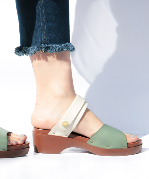 mysty woman（ミスティウーマン）の「手染め2wayサンダル／【配色モデル：ZOZOTOWN限定カラー】（サンダル・レディース・オフホワイト/グリーン系その他/ホワイト系その他/ライトグリーン/キャメル/ブラック・LARGE/MEDIUM）」の10枚目の写真