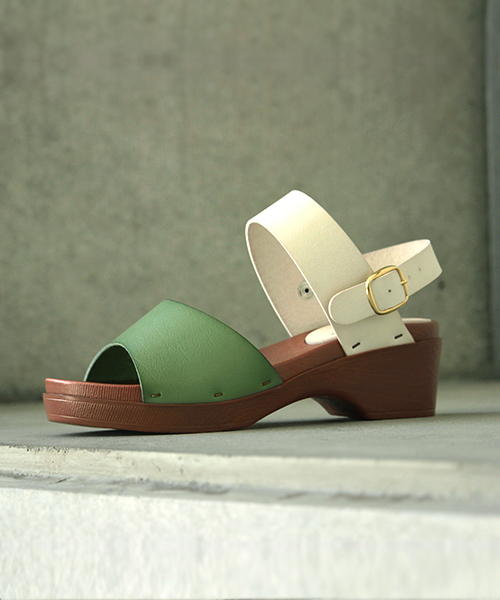 mysty woman（ミスティウーマン）の「手染め2wayサンダル／【配色モデル：ZOZOTOWN限定カラー】（サンダル・レディース・オフホワイト/グリーン系その他/ホワイト系その他/ライトグリーン/キャメル/ブラック・LARGE/MEDIUM）」の12枚目の写真