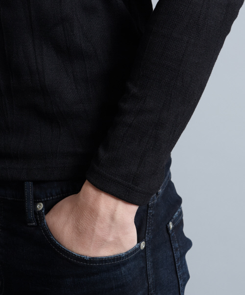 5351 POUR LES HOMMES(ゴーサンゴーイチプールオム)の「クラッシュタックフェイスVネック長袖カットソー(Tシャツ/カットソー・メンズ・ホワイト/ブラック・44/46/48/50)」の5枚目の写真
