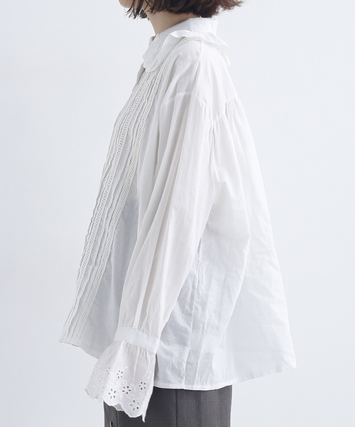 MERLOT（メルロー）の「ビッグフリル襟ブラウス3008（シャツ/ブラウス・レディース・オフホワイト/ブラック・FREE）」の4枚目の写真