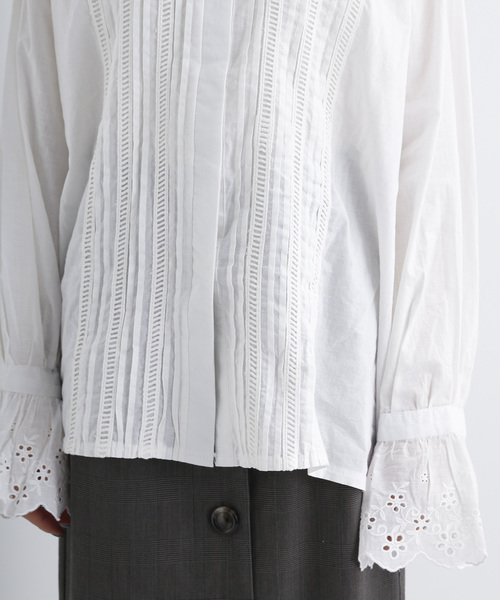 MERLOT（メルロー）の「ビッグフリル襟ブラウス3008（シャツ/ブラウス・レディース・オフホワイト/ブラック・FREE）」の15枚目の写真