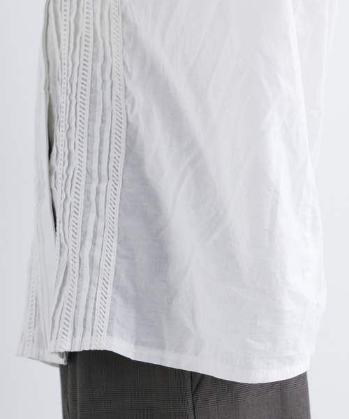 MERLOT（メルロー）の「ビッグフリル襟ブラウス3008（シャツ/ブラウス・レディース・オフホワイト/ブラック・FREE）」の7枚目の写真