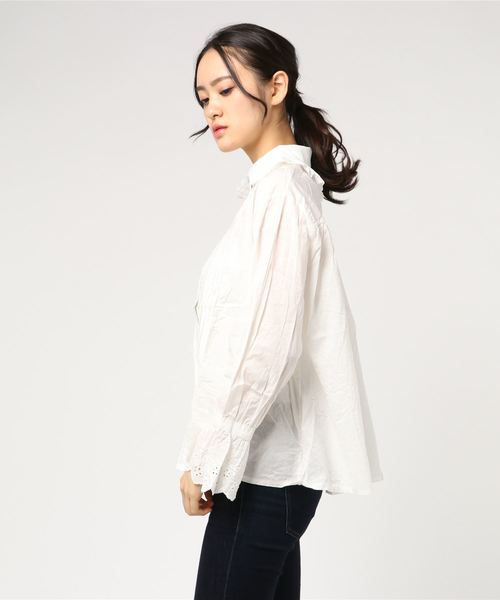 MERLOT（メルロー）の「ビッグフリル襟ブラウス3008（シャツ/ブラウス・レディース・オフホワイト/ブラック・FREE）」の3枚目の写真