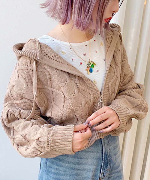 apres jour（アプレジュール）の「ケーブルニットZIPパーカー