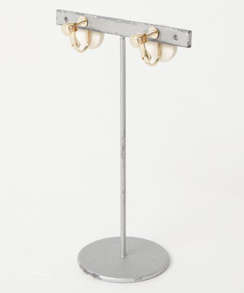 TONE SELECT GOODS（トーンセレクトグッズ）の「【irodori】金彩dot earring（round白）（イヤリング・レディース・ホワイト・FREE）」の2枚目の写真
