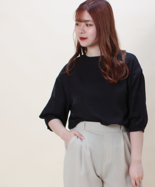 TRUDEA(トルディア)の「ガーター編み ラメ入りバルーンスリーブ ボートネックニットプルオーバー(ニット/セーター・レディース・ライトグレー/ブラック/モカ・MEDIUM/LARGE)」の2枚目の写真