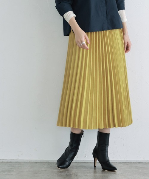 Pierrot（ピエロ）の「スエードタッチプリーツスカート（スカート・レディース・ブラウン/インディゴブルー/アイボリー/モカ/イエロー系その他/バーガンディー/ベージュ系その他/ピンク系その他/グレイッシュベージュ/アクア/ライトグレー/グリーン系その他/オレンジ/キャメル/ブルー/ベージュ系その他2/ベージュ系その他3/チャコール・M/L）」の15枚目の写真