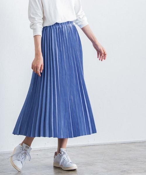 Pierrot（ピエロ）の「スエードタッチプリーツスカート（スカート・レディース・ブラウン/インディゴブルー/アイボリー/モカ/イエロー系その他/バーガンディー/ベージュ系その他/ピンク系その他/グレイッシュベージュ/アクア/ライトグレー/グリーン系その他/オレンジ/キャメル/ブルー/ベージュ系その他2/ベージュ系その他3/チャコール・M/L）」の12枚目の写真