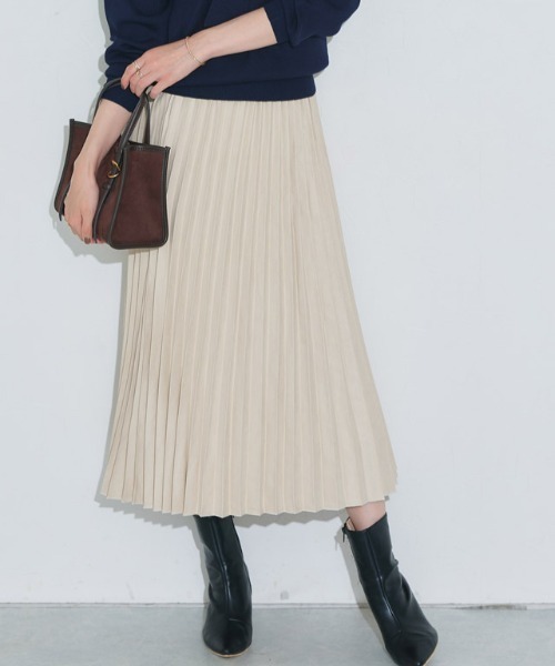 Pierrot（ピエロ）の「スエードタッチプリーツスカート（スカート・レディース・ブラウン/インディゴブルー/アイボリー/モカ/イエロー系その他/バーガンディー/ベージュ系その他/ピンク系その他/グレイッシュベージュ/アクア/ライトグレー/グリーン系その他/オレンジ/キャメル/ブルー/ベージュ系その他2/ベージュ系その他3/チャコール・M/L）」の19枚目の写真