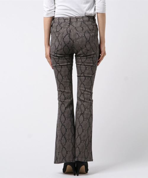 ENVYM（アンビー）の「ＰＹＴＨＯＮフレアＰＴ（その他パンツ・レディース・パイソン・M/S）」の3枚目の写真