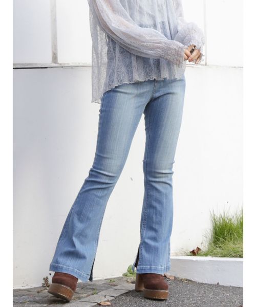 dazzlin(ダズリン)の「DENIMブーツカットパンツ(デニムパンツ・レディース・インディゴブルー/ブルー・24inch/25inch)」の1枚目の写真