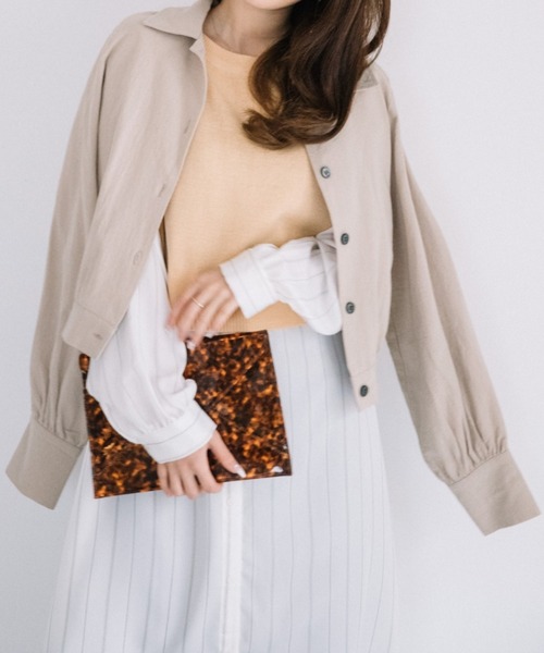 Mysa&Liina(ミーサリーナ)の「コンパクトギャザーシャツジャケット(シャツ/ブラウス・レディース・ベージュ/オフホワイト/ブルー・M)」の2枚目の写真