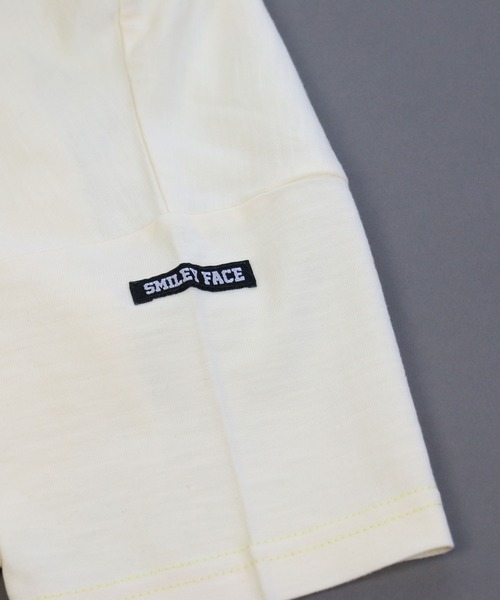SMILEY FACE(スマイリーフェイス)の「SMILEY FACE/スマイリーフェイス ビックシルエットTシャツ(Tシャツ/カットソー・キッズ・チャコールグレー/ダークグリーン/オフホワイト/スモークピンク/テラコッタ・90cm/110cm/100cm/120cm/130cm/140cm)」の12枚目の写真