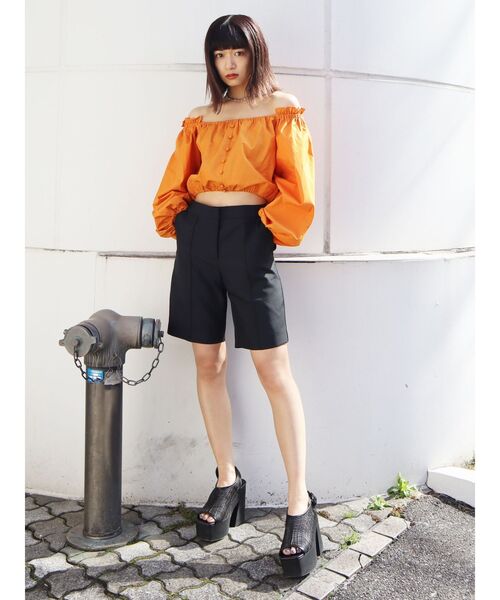 EMODA（エモダ）の「オフショルダータイトトップス（シャツ/ブラウス・レディース・ホワイト/ブラック/パープル/オレンジ・FREE）」の6枚目の写真