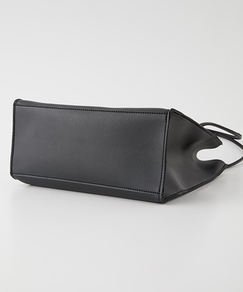 AZUL by moussy(アズールバイマウジー)の「【新色追加】NARROW HANDLE SHOPPER BAG/ナローハンドルショッパーバッグ(ショルダーバッグ・レディース・グレー系その他/ホワイト/ブラック/ベージュ/ブラウン系その他/グリーン系その他2/ベージュ系その他/ブラウン系その他2・FREE)」の10枚目の写真