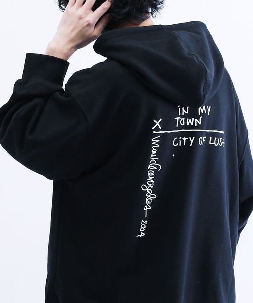 Mark Gonzales（マーク・ゴンザレス）の「Mark Gonzalez / マークゴンザレス 別注 コラボ オーバーサイズ 裏毛 パーカー（パーカー・メンズ・ホワイト系その他/ブラック系その他/ベージュ系その他/ブルー系その他/ホワイト系その他2/ホワイト系その他3/ホワイト系その他4/ホワイト系その他5/ホワイト系その他6/ブラック系その他2/ブラック系その他3/ベージュ系その他2/ベージュ系その他3/ブルー系その他2/ブルー系その他3/ベージュ系その他4/ベージュ系その他5/ブラック系その他4/ブラック系その他5/ブラック系その他6/その他1/その他2/その他3/その他4/その他7/その他6/その他5/ブラック系その他7/ブルー系その他4/その他8/ベージュ系その他6・MEDIUM/LARGE）」の9枚目の写真