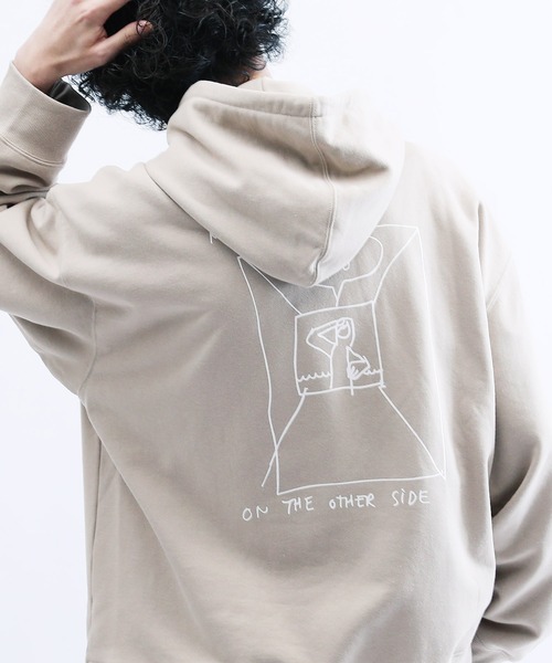 Mark Gonzales（マーク・ゴンザレス）の「Mark Gonzalez / マークゴンザレス 別注 コラボ オーバーサイズ 裏毛 パーカー（パーカー・メンズ・ホワイト系その他/ブラック系その他/ベージュ系その他/ブルー系その他/ホワイト系その他2/ホワイト系その他3/ホワイト系その他4/ホワイト系その他5/ホワイト系その他6/ブラック系その他2/ブラック系その他3/ベージュ系その他2/ベージュ系その他3/ブルー系その他2/ブルー系その他3/ベージュ系その他4/ベージュ系その他5/ブラック系その他4/ブラック系その他5/ブラック系その他6/その他1/その他2/その他3/その他4/その他7/その他6/その他5/ブラック系その他7/ブルー系その他4/その他8/ベージュ系その他6・MEDIUM/LARGE）」の15枚目の写真