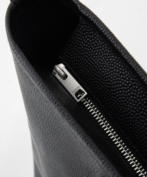 SEEKER（シーカー）の「【SEEKER別注】グレイン エンボスレザートート（トートバッグ・メンズ・ブラック/ダークブラウン/ネイビー・フリー）」の14枚目の写真