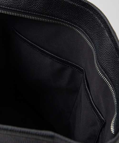 SEEKER（シーカー）の「【SEEKER別注】グレイン エンボスレザートート（トートバッグ・メンズ・ブラック/ダークブラウン/ネイビー・フリー）」の18枚目の写真