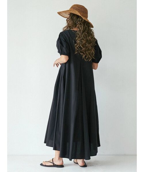 Ungrid（アングリッド）の「パフスリーブボリュームワンピース（ワンピース・レディース・ブラック/オフホワイト/カーキ・FREE）」の10枚目の写真