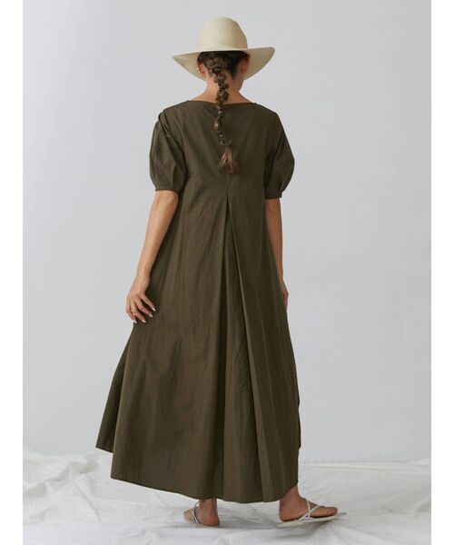 Ungrid（アングリッド）の「パフスリーブボリュームワンピース（ワンピース・レディース・ブラック/オフホワイト/カーキ・FREE）」の17枚目の写真